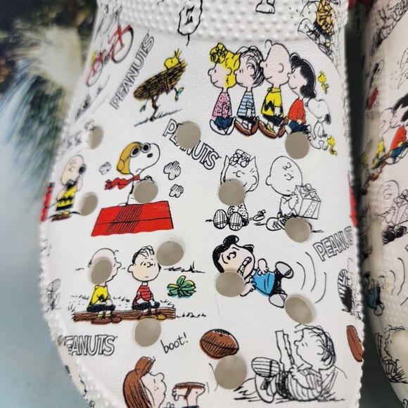 Crocs Classic Clogs X Peanuts Mens 9 Womens 11 - Picture 6 of 12